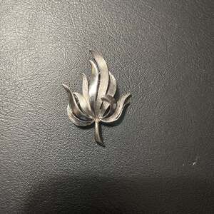 Vintage Crown Trifari Silver Seaweed Leaf Brooch Pin